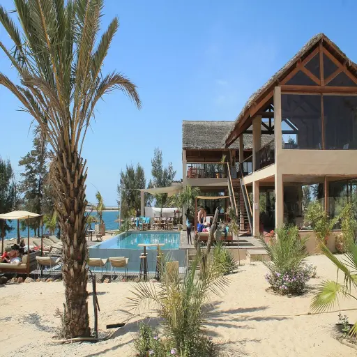 Lodge avec piscine à Lompoul