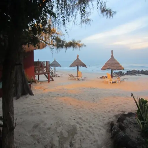 Plage et paillotes à la Somone