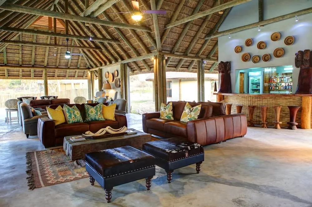 Fathala wildlife reserve : espaces communs et espaces extérieurs