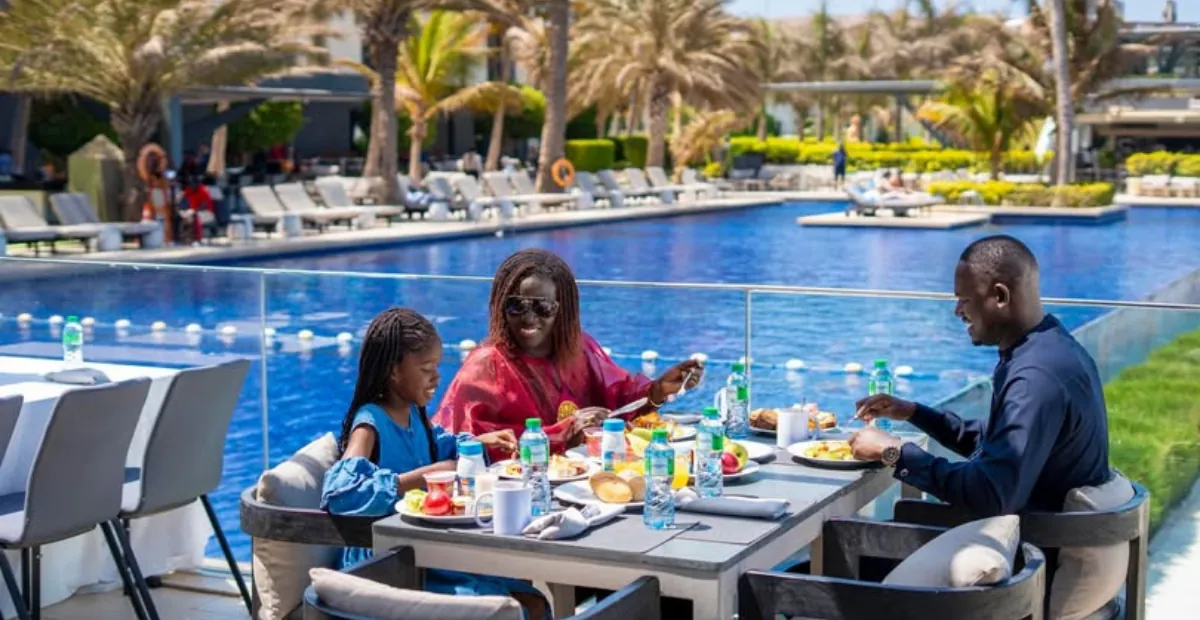 Noom Hotel Dakar : Piscine et loisirs