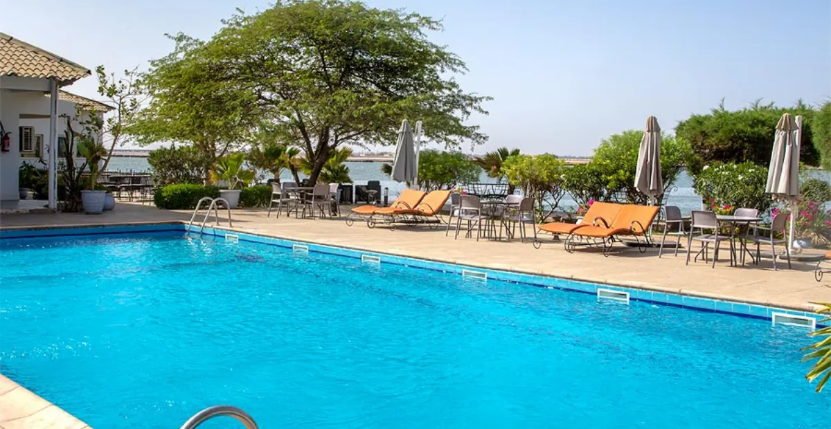 Relais de Kaolack : Piscine et bien-être