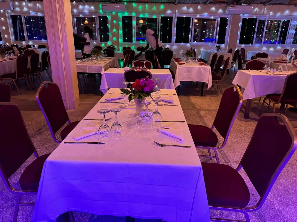 Chez Salim Lac Rose : Restaurant et restauration