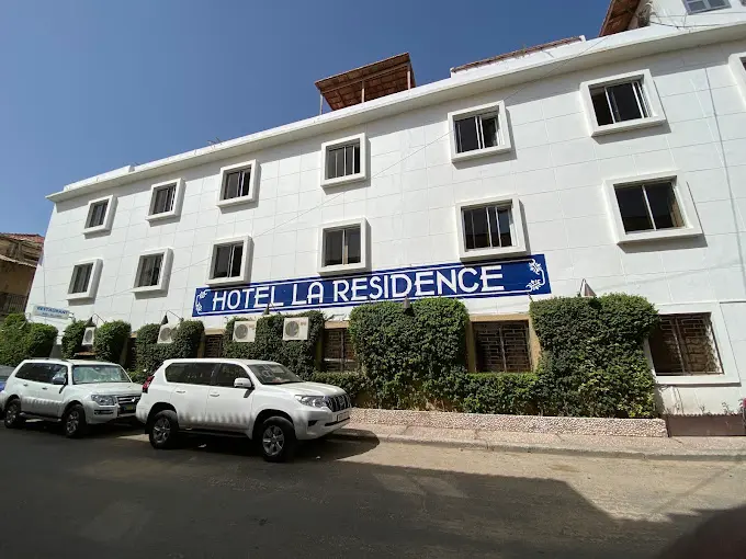 Vue extérieure de l'Hôtel La Résidence à Saint-Louis
